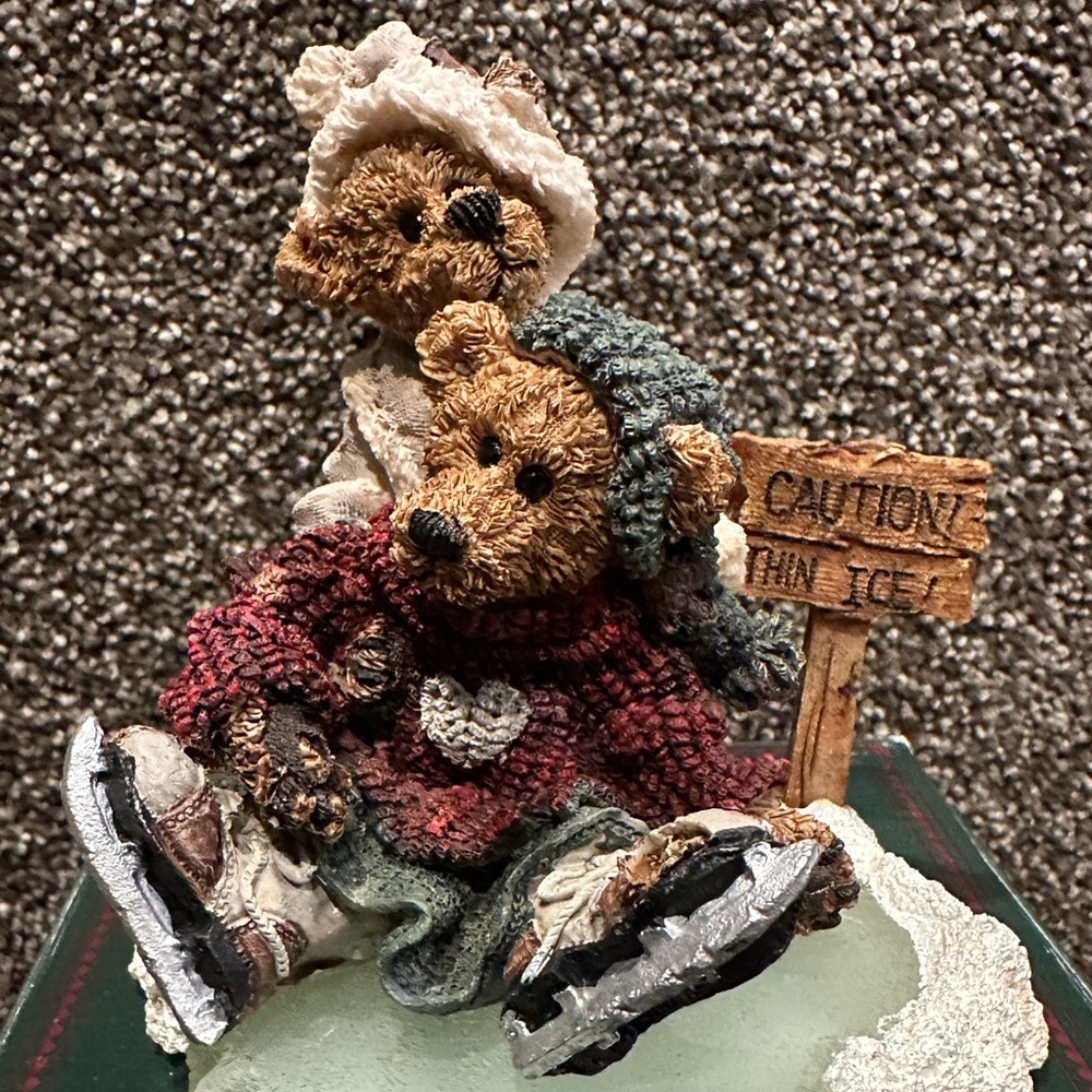 Boyd’s Bears Bear Ice Skating Figurine